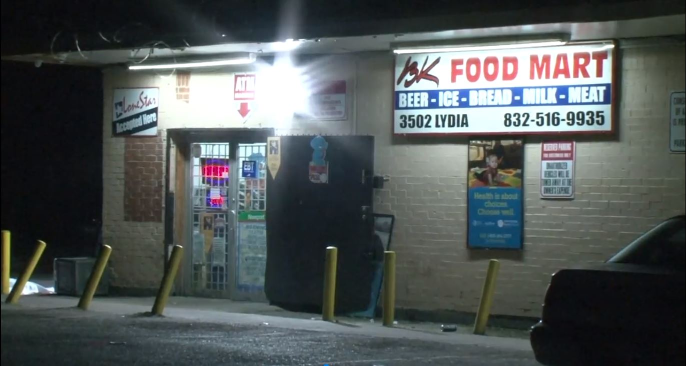 1 dead, 1 injured in driveby shooting at food mart in S Houston